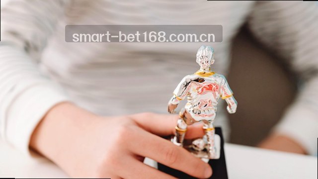 等待约1秒，系统自动分配人工；接听后自动生成受理编号。